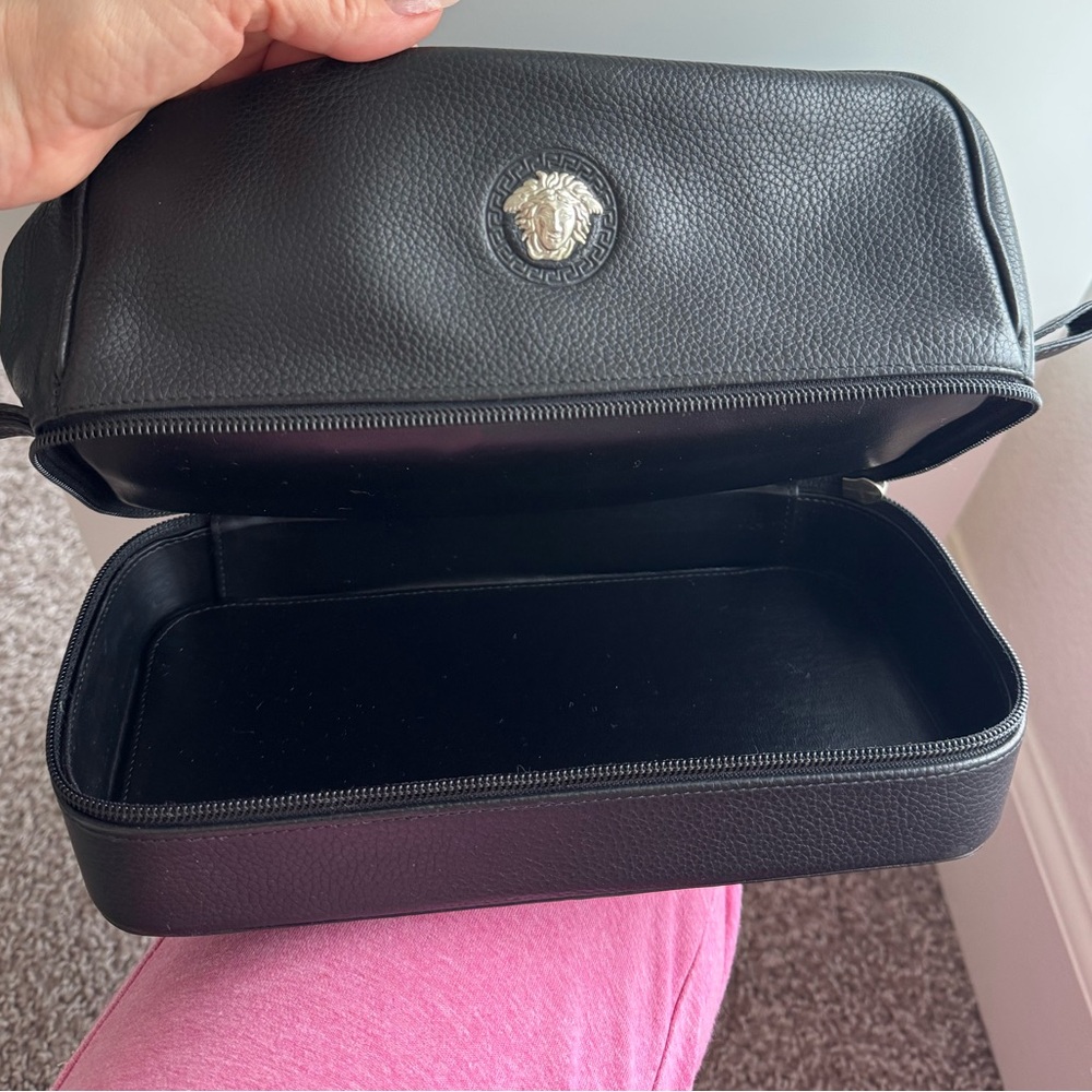 Vintage Gianni Versace Black Leather Medusa Toiletry Bag Made in Italy - Picture 6 of 9